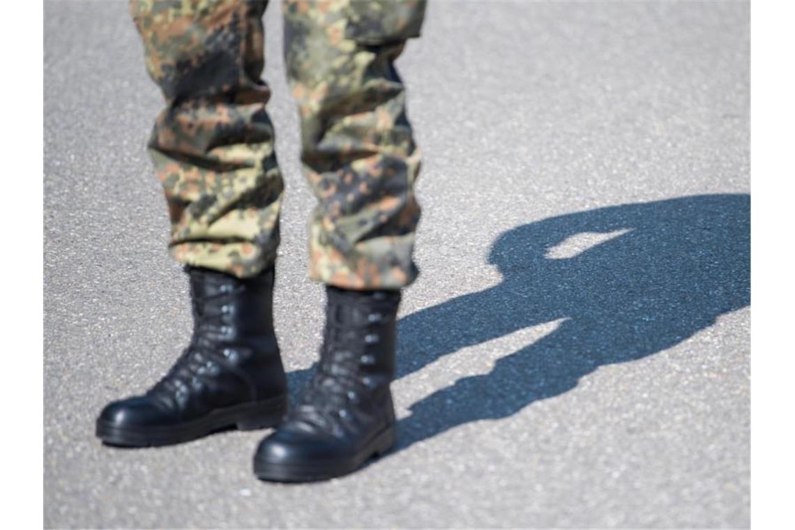 Laut einem Medienbericht ermittelt der Militärische Abschirmdienst gegen rund 550 Bundeswehrsoldaten wegen des Verdachts auf Rechtsextremismus. Foto: Sebastian Gollnow/dpa