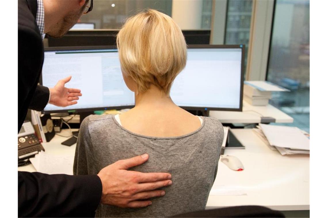 Jeder Elfte erlebt sexuelle Belästigung am Arbeitsplatz