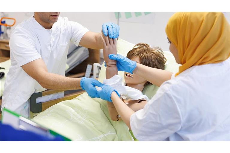 Laut einer Studie sollen ohne Zuwanderung bis 2035 etwa 200.000 zusätzliche Arbeitskräfte in Baden-Württemberg fehlen.