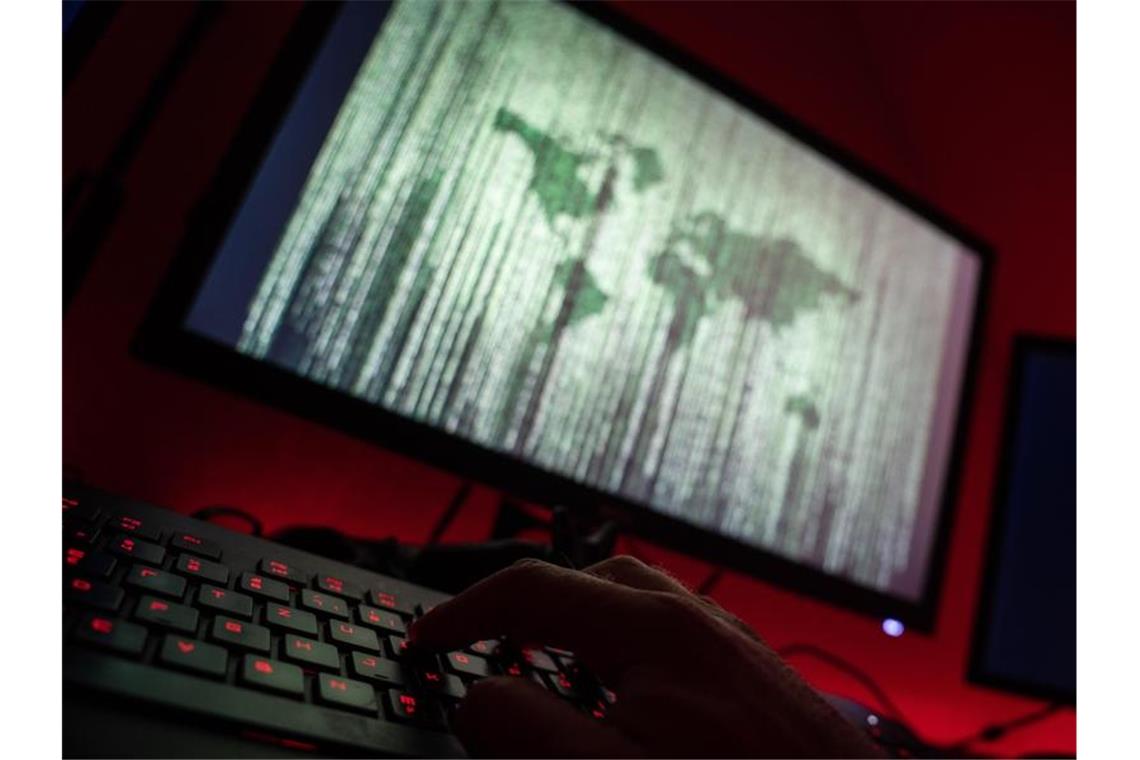 Hacker erbeuten Impfstoff-Daten bei Cyberangriff Laut EMA wird sich die Zulassung der Impfstoffe durch die Cyberattacke nicht verzögern. Foto: Nicolas Armer/dpa/Symbolbild