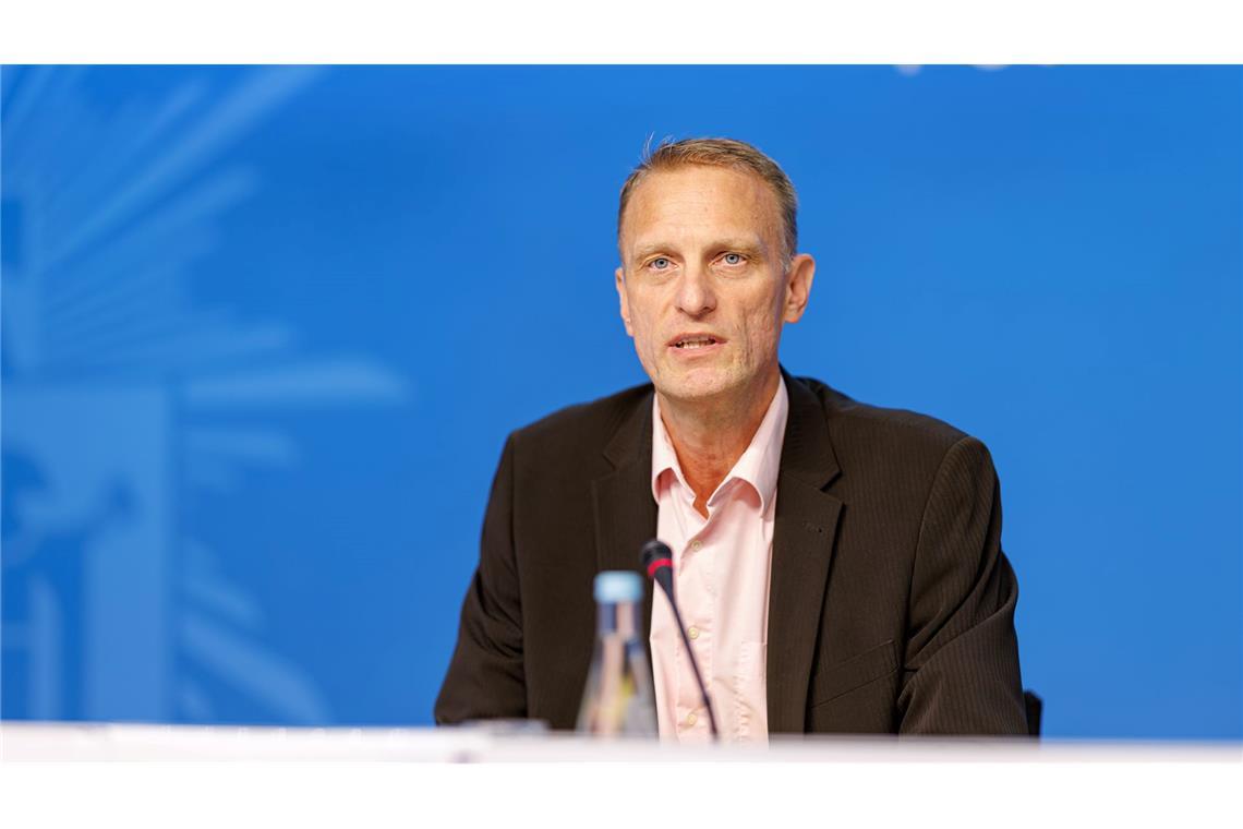 Illegale Online-Sportwetten - Razzia gegen mutmaßliche Bande Laut Ermittler Guido Rissmann gab es mehr als 160 Durchsuchungen.