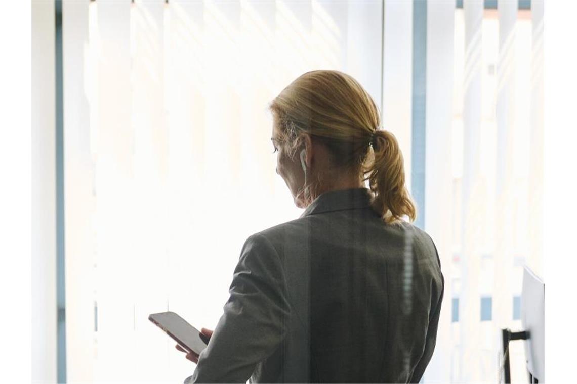 Vor Inkrafttreten neuer Vorgaben: Mehr Frauen in Vorständen Laut Fidar haben 49 von den 66 börsennotierten und paritätisch mitbestimmten Unternehmen, die unter das Mindestbeteiligungsgebot fallen, eine Frau im Vorstand (Symbolbild). Foto: Annette Riedl/dpa