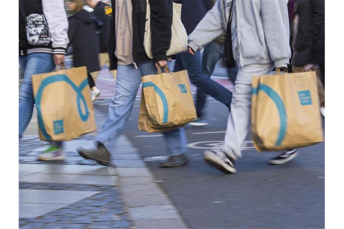 GfK: Verbraucherstimmung hellt sich im Januar etwas auf