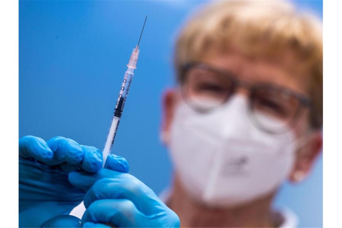 Laut Kassenärztlicher Bundesvereinigung (KBV) stehen fürs Impfen 75.000 Haus- und Facharztpraxen in Deutschland bereit. Foto: Jens Büttner/dpa-Zentralbild/dpa