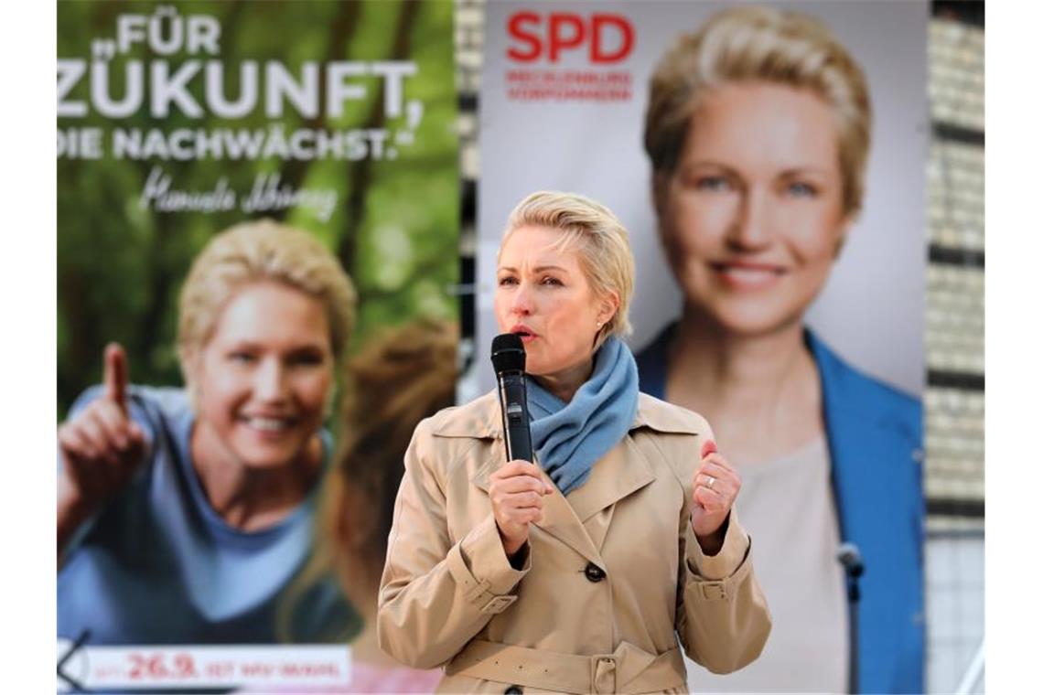 Schwesig bleibt: SPD gewinnt MV-Wahl Laut letzten Umfragen kann Ministerpräsidentin und Spitzenkandidatin Manuela Schwesig auf einen Wahlsieg hoffen. Foto: Bernd Wüstneck/dpa-Zentralbild/dpa