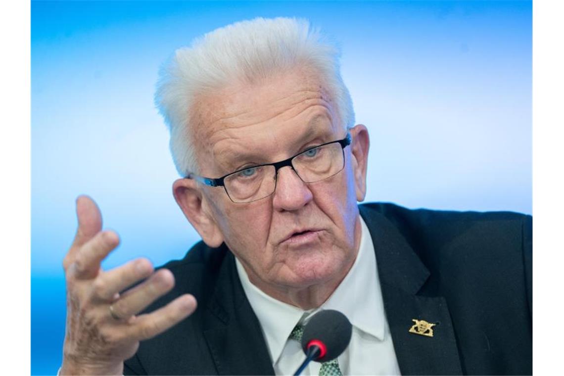 Immer mehr eilige Corona-Beschränkungen in den Ländern Laut Ministerpräsident Winfried Kretschmann wird Baden-Württemberg die „Alarmstufe“ erreichen. Foto: Bernd Weißbrod/dpa