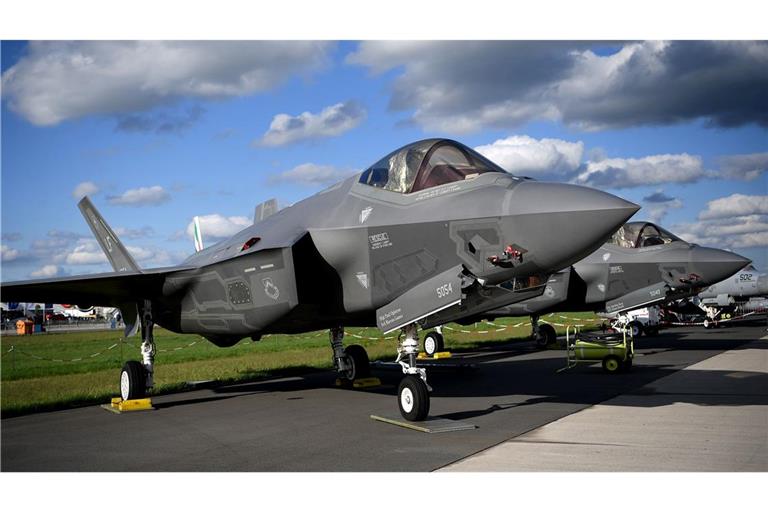 Laut Nato haben italienische Kampfpiloten die russischen Flugzeuge mit Jets vom Typ F-35 abgefangen. (Archivbild)