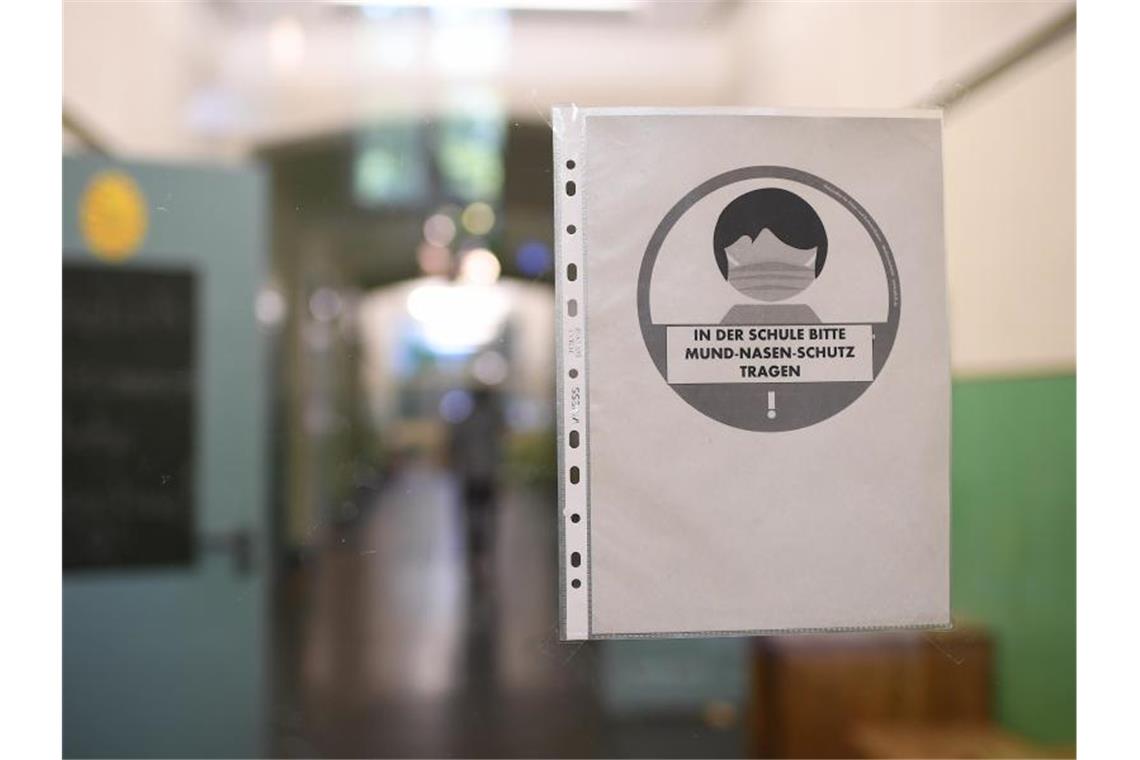 Eilantrag gegen Maskenpflicht an Schulen gescheitert Laut OVG ist bei ungehindertem Fortgang des Infektionsgeschehens das Recht auf Leben und körperliche Unversehrtheit einer Vielzahl von Menschen in massiver Weise gefährdet. Foto: Britta Pedersen/dpa-Zentralbild/dpa