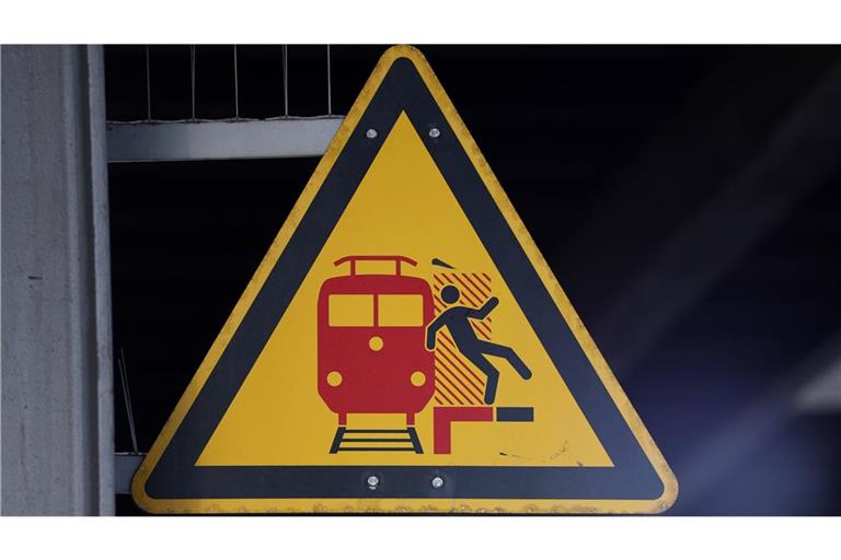 Laut Polizei war das Mädchen mit Freunden am S-Bahnhof in Feucht (Symbolbild).