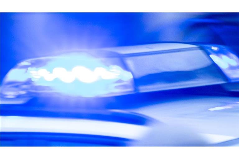 Laut Polizei war der Fußgänger mit Nordic-Walking-Stöcken unterwegs (Archivbild).