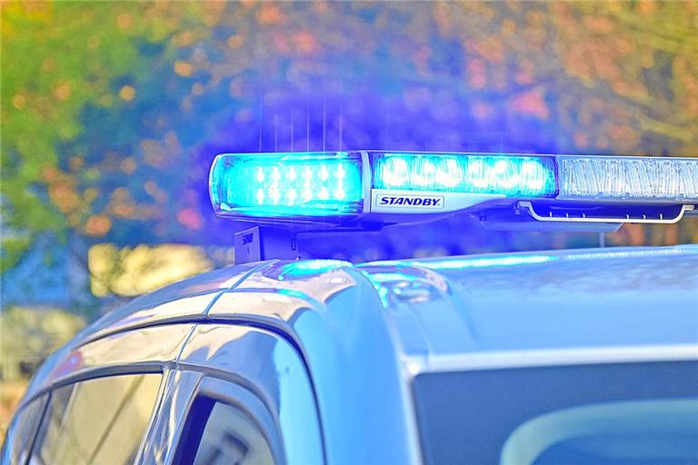 Laut Polizei wurde der Junge leicht im Kniebereich verletzt. Symbolfoto: Tobias Sellmaier