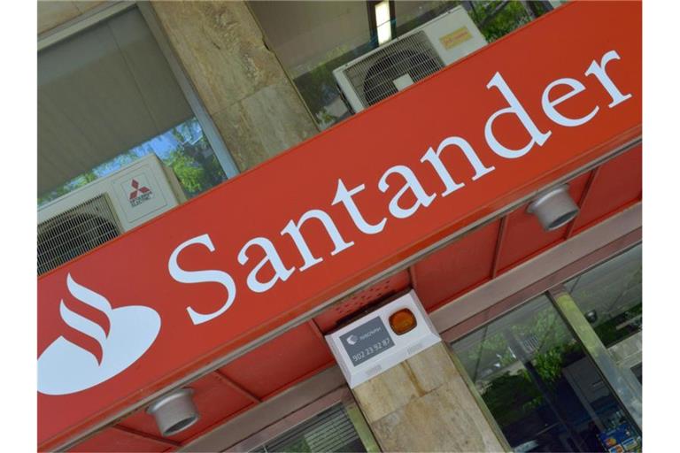 Laut Santander sollen die doppelten Zahlungen das Ergebnis eines Terminproblems gewesen sein. Foto: Peter Kneffel/dpa