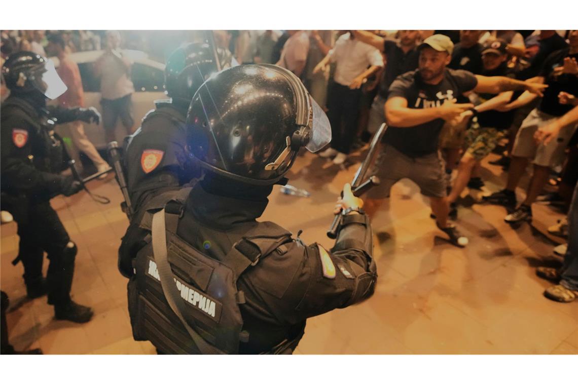 Laut Staatschef Vucic wurden Dutzende Zivilisten und auch mehrere Militärpolizisten verletzt. (Archivbild)