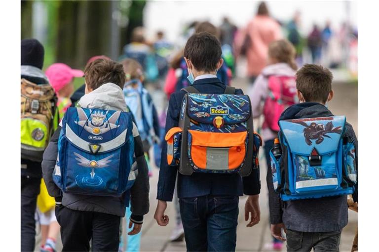 Laut Statistischem Bundesamt gibt es in Deutschland derzeit 8,4 Millionen Schüler an allgemeinbildenden Schulen. Foto: Peter Kneffel/dpa