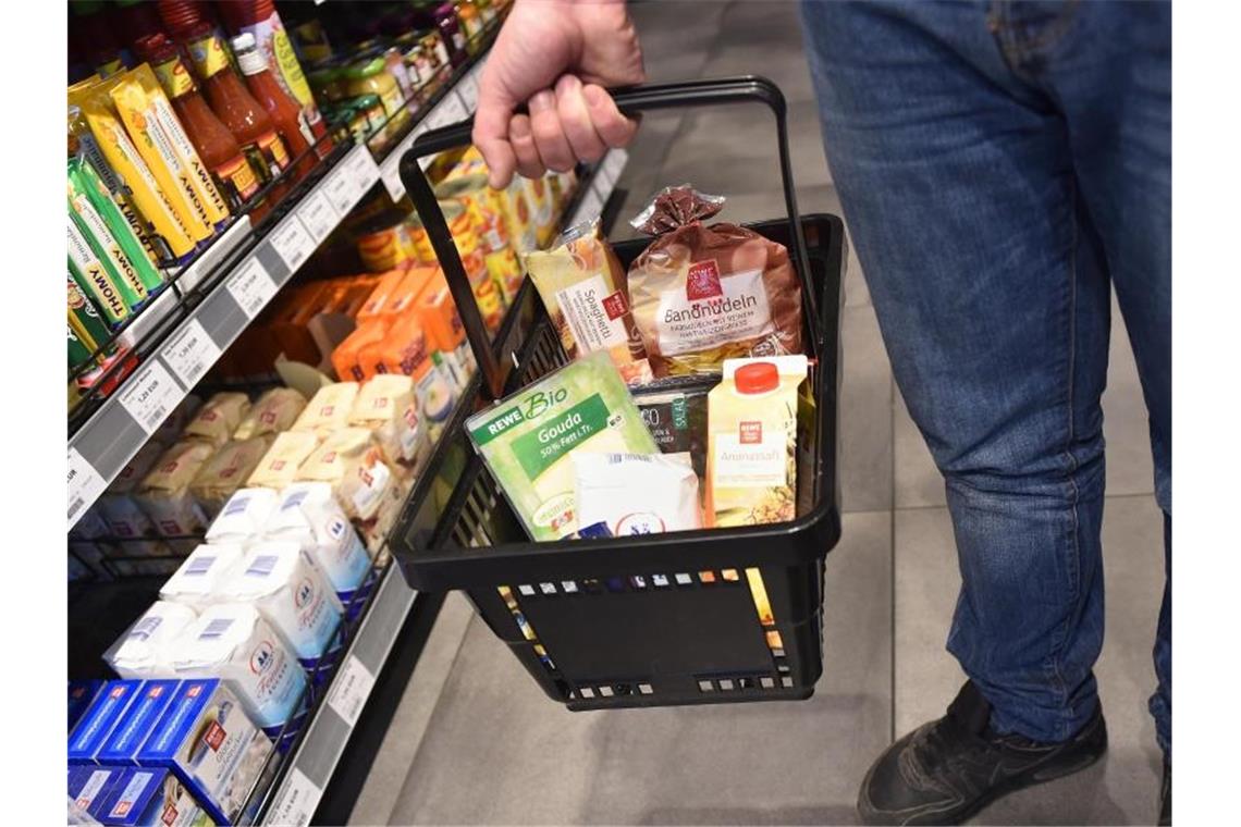 Laut Statistischem Bundesamt steigen die Verbraucherpreise in Deutschland langsamer. Foto: Caroline Seidel/dpa