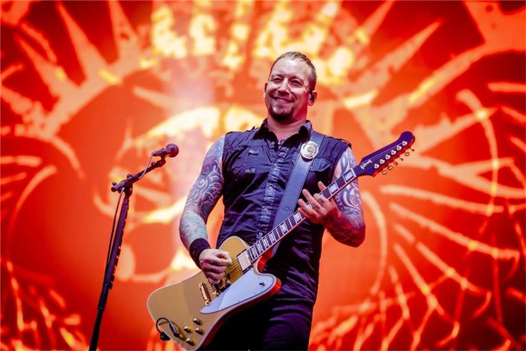 Leadsänger und Gittarist Michael Poulsen von "Volbeat" 2022 beim Pinkpop-Festival in den Niederlanden.