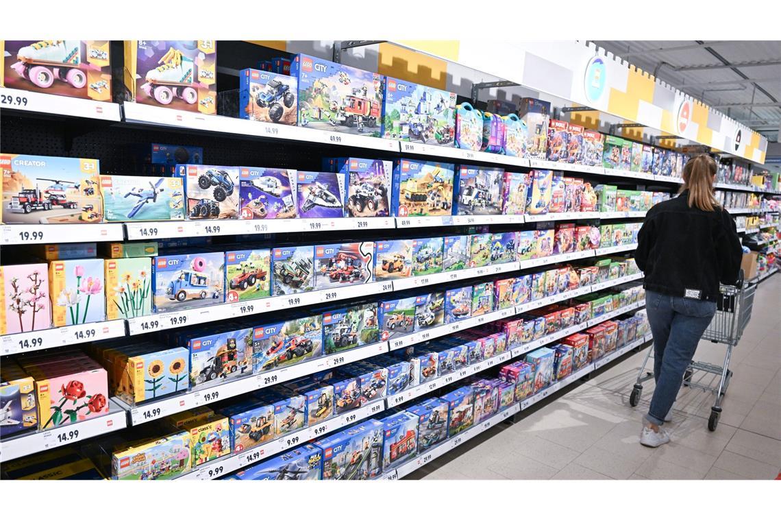 Von Fotos bis Versicherungen: Was Lebensmittelhändler bieten Lebensmittel sind das Hauptgeschäft von Discountern und Supermärkten. Mittlerweile haben sie aber deutlich mehr im Sortiment. (Archivbild)