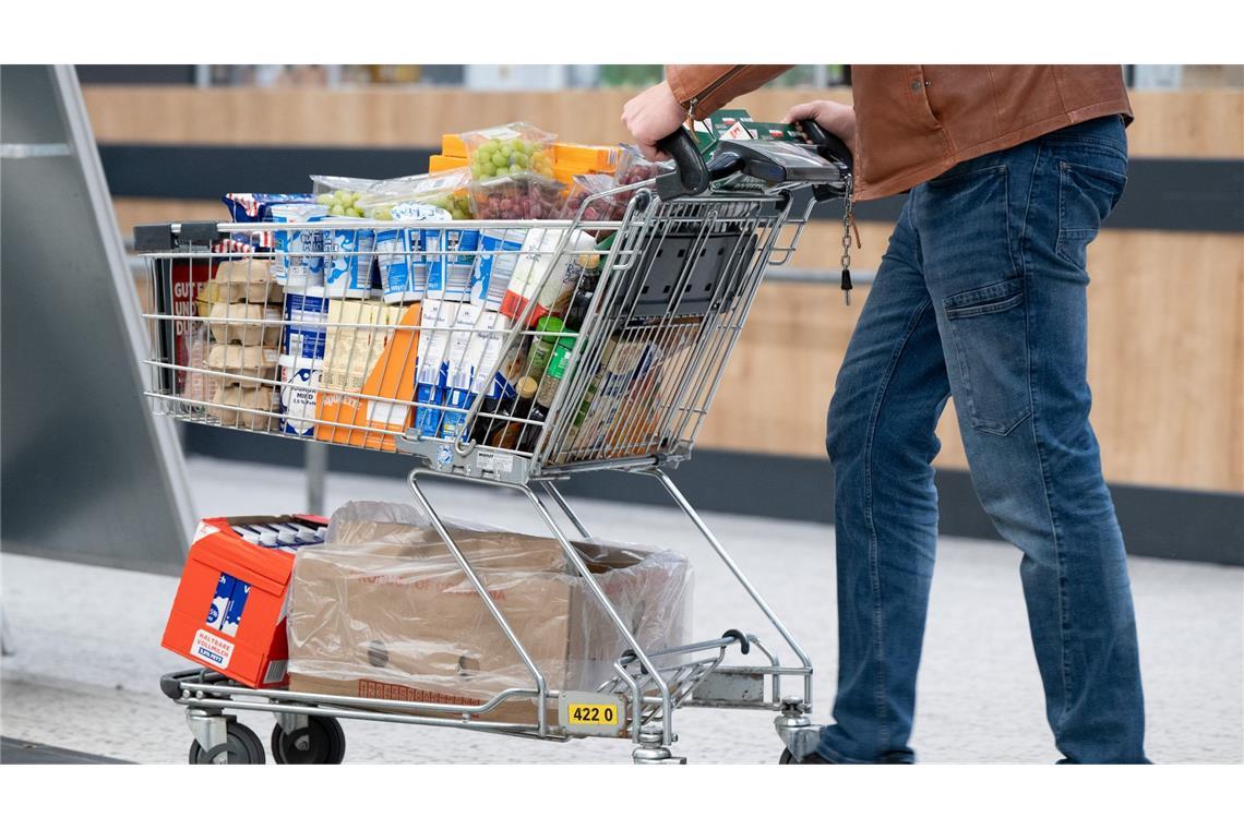 Hohe Preise bremsen Sparer: "Notgroschen" oft zu klein Lebensmittel sind teils deutlich teurer geworden. (Archivbild)