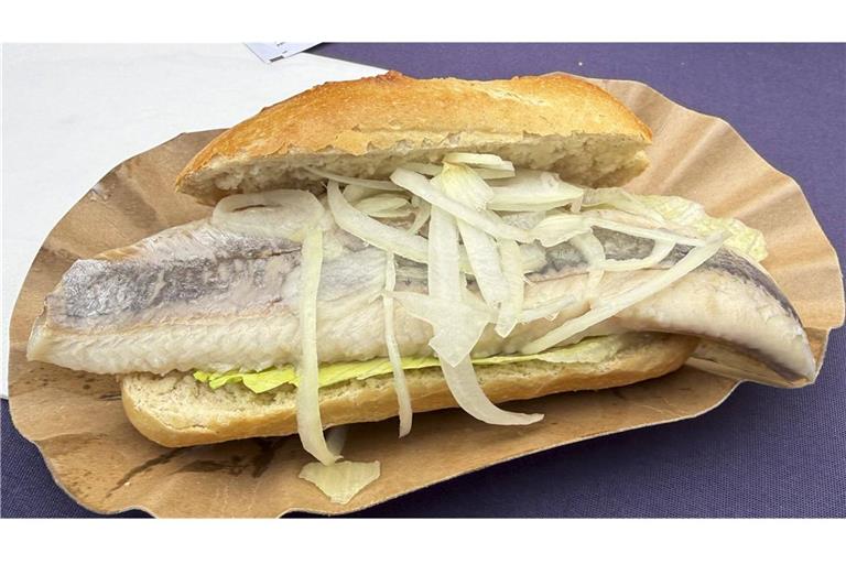 Supermärkte rufen Matjes und Hering zurück Leckeres Fischbrötchen? Rewe ist nicht der einzige betroffene Händler.