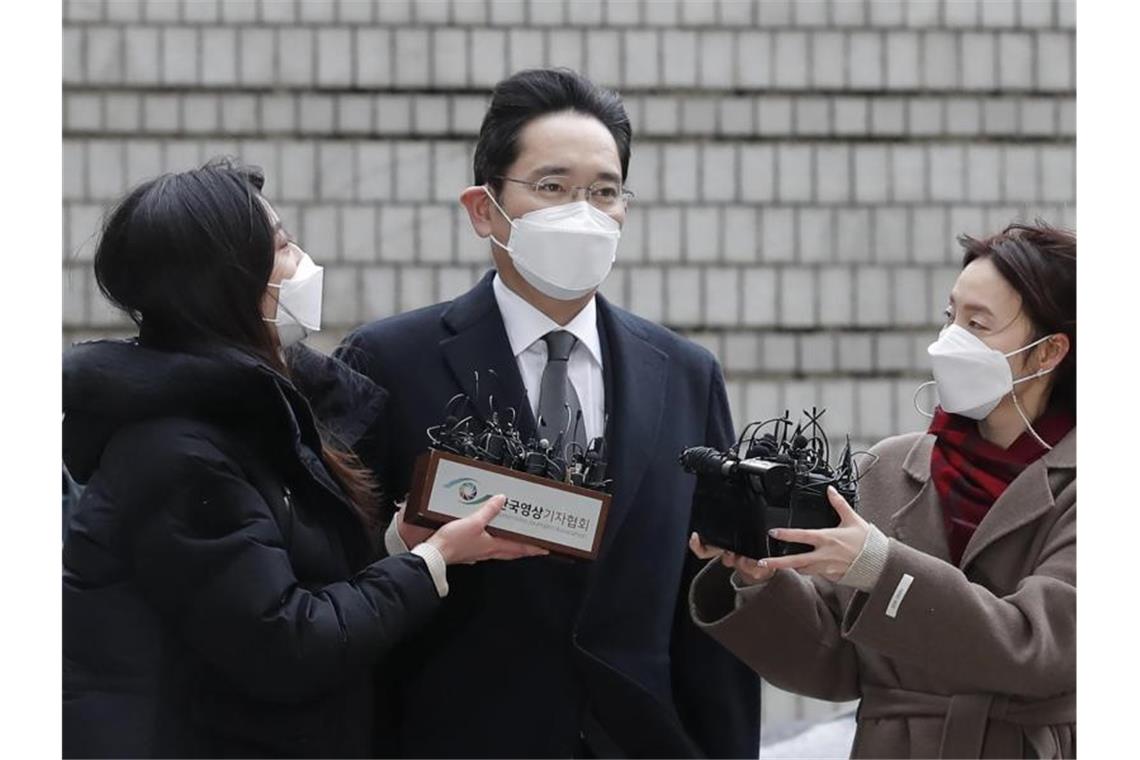 Lee Jae Yong darf nicht sofort wieder die Leitung des Konzerns übernehmen. Foto: Lee Jin-Man/AP/dpa