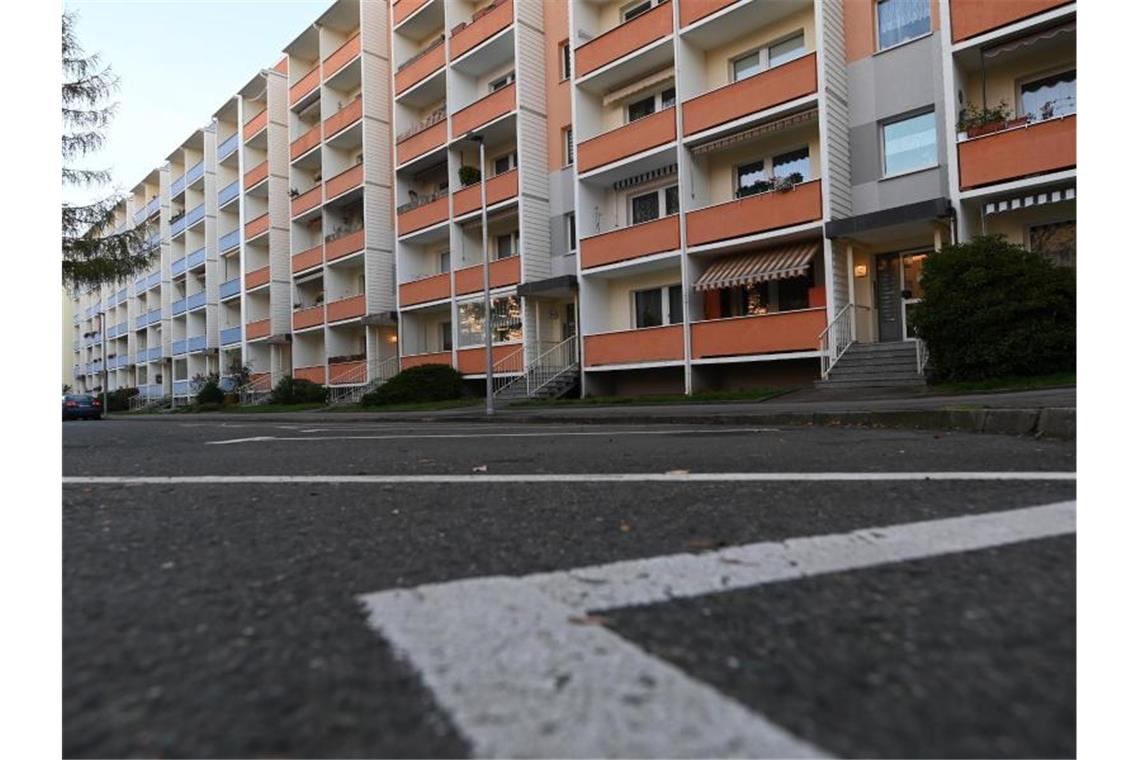 Tausende müssen in Chemnitz ihre Wohnungen verlassen Leer zeigt sich der Stadtteil Markersdorf in Chemnitz während der Evakuiereung. Foto: Hendrik Schmidt/dpa-Zentralbild/dpa