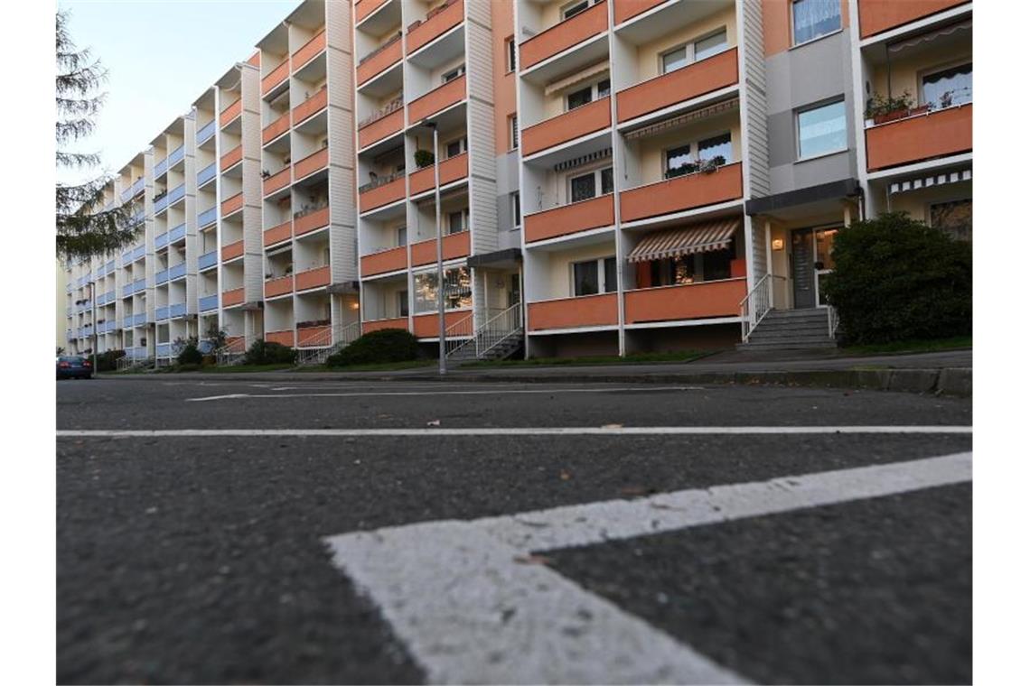 Leer zeigt sich der Stadtteil Markersdorf in Chemnitz während der Evakuiereung. Foto: Hendrik Schmidt/dpa-Zentralbild/dpa