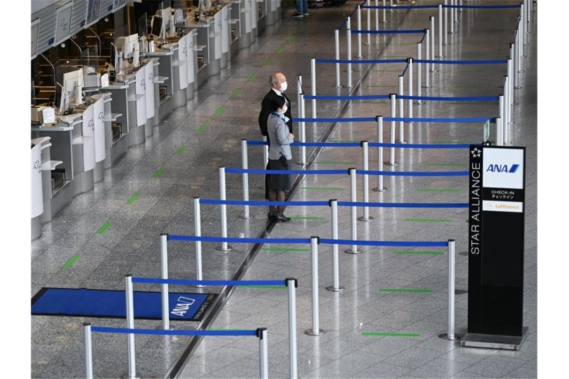 Luftfahrtbranche stellt sich auf lange Durststrecke ein Leere am Terminal 1 des Frankfurter Flughafens. Foto: Arne Dedert/dpa