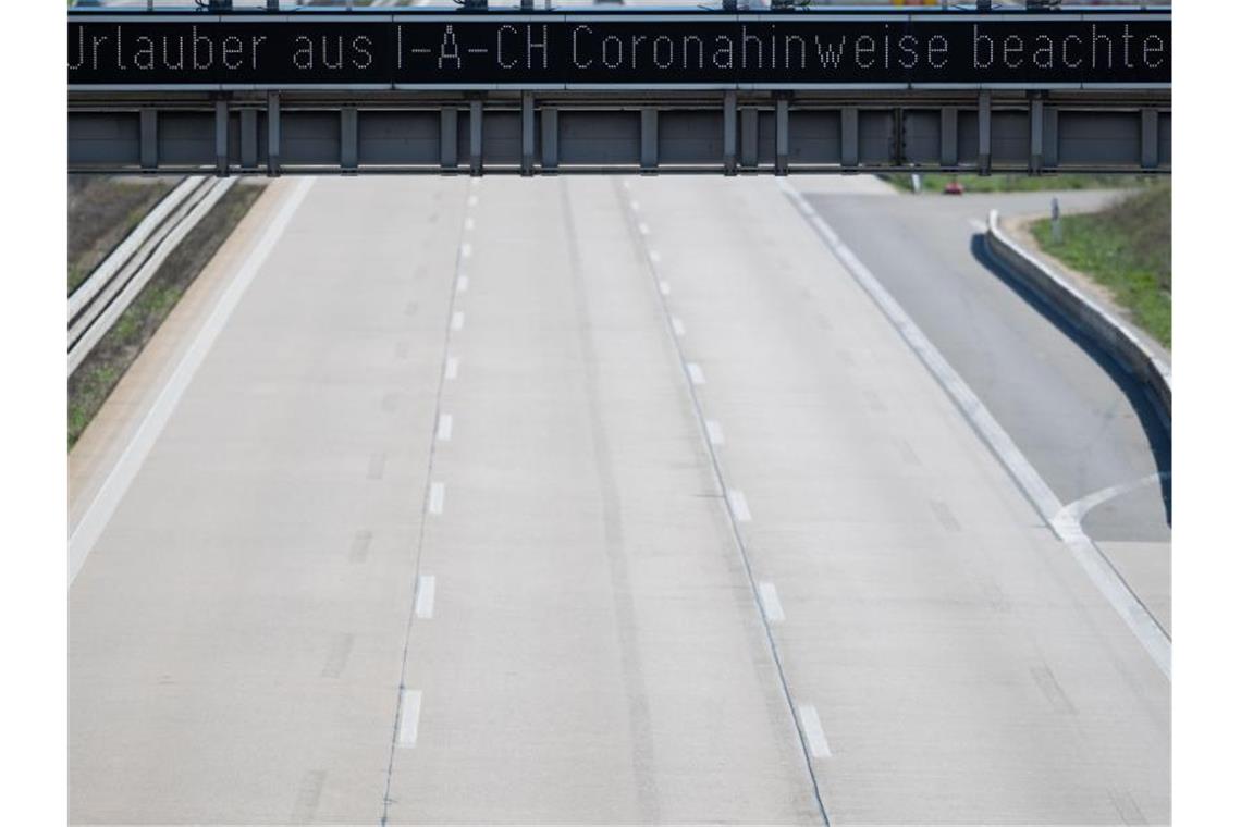 Autobahn 5 nach Unfall mehrere Stunden teilweise gesperrt Leere Autobahn. Foto: Tom Weller/dpa/Archivbild