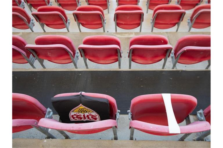 Leere Tribünenplätze in der Mercedes-Benz Arena. Foto: Marijan Murat/dpa/Archivbild