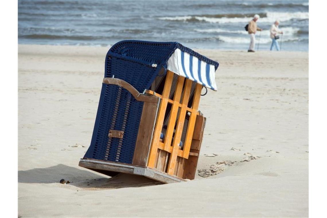 Leerer Strandkorb in Ahlbeck an der Ostsee. Foto: Stefan Sauer/dpa-Zentralbild/dpa