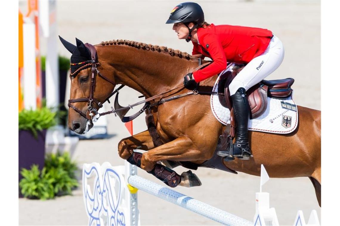 Legte in Rotterdam einen starken Start hin: Simone Blum. Foto: Rolf Vennenbernd