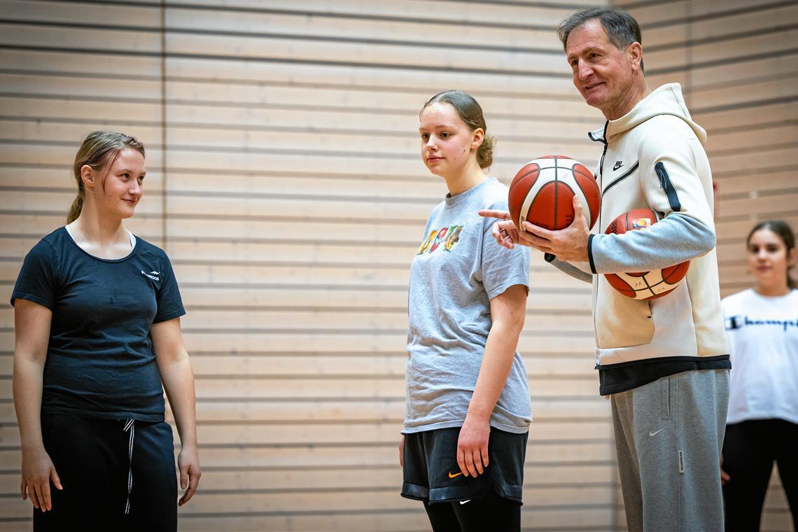 TSG-Korbjäger investieren in ihre Zukunft Lehrt künftig die Jugendlichen der TSG: Slobodan Konjevic. Der Kroate ist der erste hauptamtliche Trainer in der Geschichte der Backnanger Basketballer. Foto: Alexander Becher