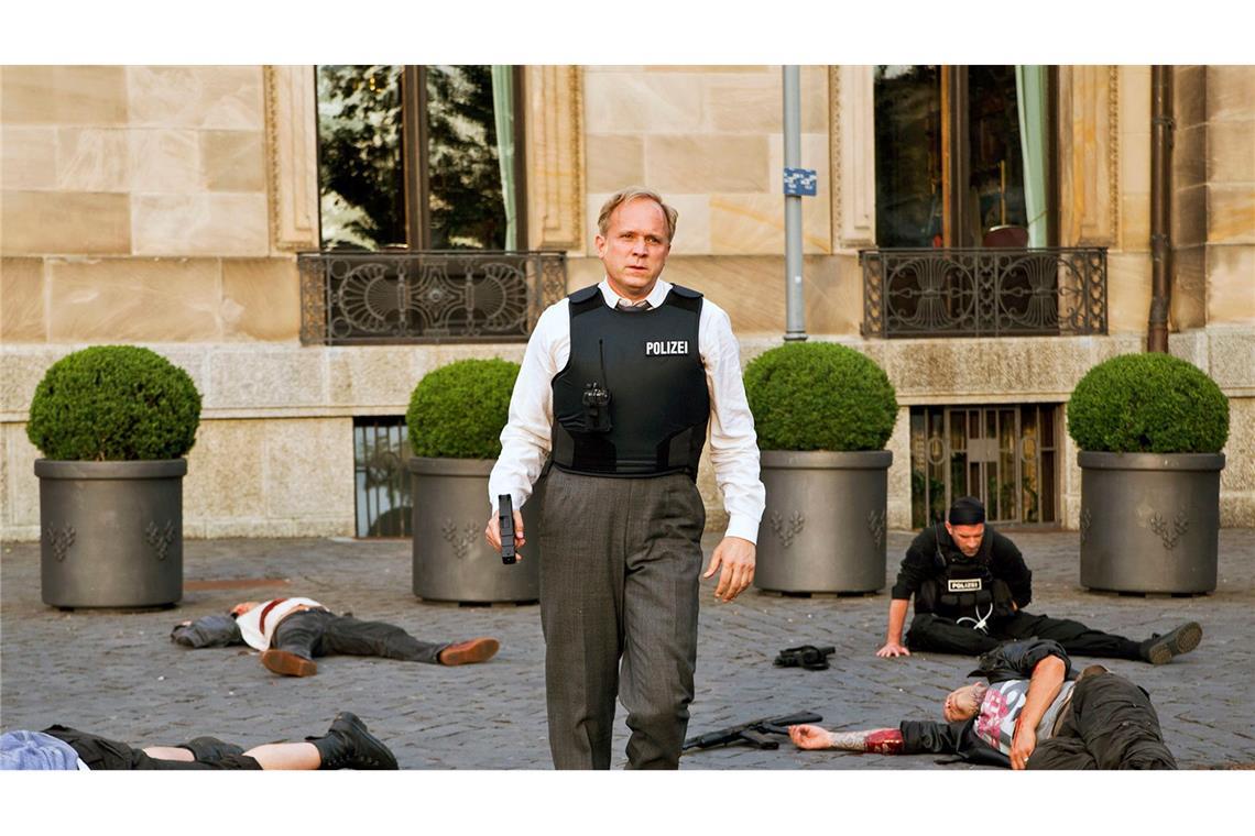 Leichen, Leichen, Leichen: Kommissar Felix Murot als LKA-Ermittler (Ulrich Tukur) in einer Szene der "Tatort"-Folge "Im Schmerz geboren", die 2015 einen Grimme-Preis bekam. (Archivbild)