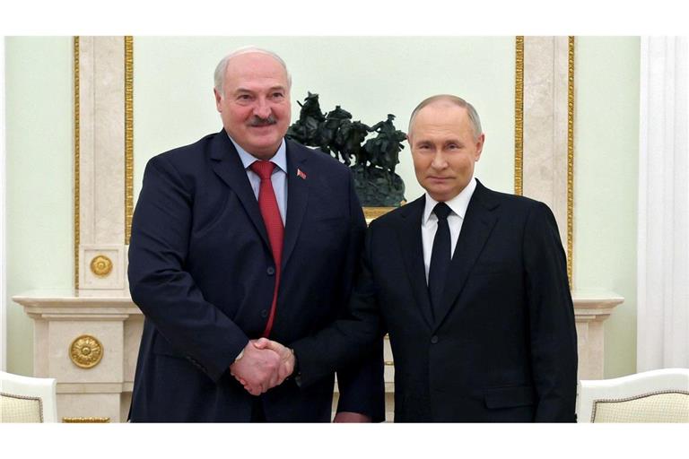 "Leider haben wir eine Reihe von Schlägen gegen unsere Energieobjekte beobachtet in letzter Zeit und waren gezwungen, darauf zu antworten", sagte Wladimir Putin bei einem Treffen mit dem Machthaber von Belarus, Alexander Lukaschenko.