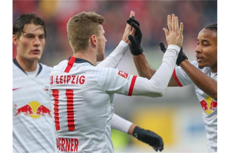 Leipzig lag durch ein Tor von Timo Werner (M) nach 26 Minuten schon 3:0 in Front, machte es am Ende aber noch spannend. Foto: Friso Gentsch/dpa