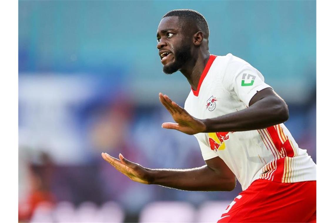Bayern mit Tor-Festival dank Lewandowski - Leipzig Spitze Leipzigs Dayot Upamecano jubelt nach seinem Ausgleichstreffer zum 1:1. Foto: Jan Woitas/dpa-Zentralbild/dpa