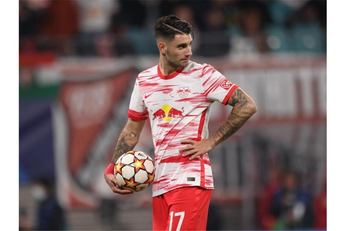 Leipzig will Paris-Schwung mit ins BVB-Spiel nehmen Leipzigs Dominik Szoboszlai hält den Ball während des Spiels. Foto: Jan Woitas/dpa-Zentralbild/dpa