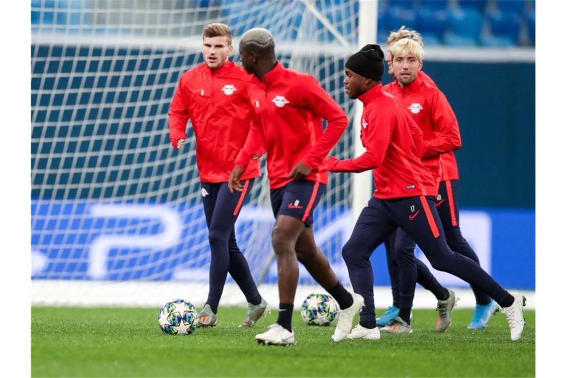 Leipzigs Spieler Timo Werner (l-r), Amadou Haidara, Ademola Lookman, Kevin Kampl und Emil beim Abschlusstraining in St. Petersburg. Foto: Jan Woitas/dpa-Zentralbild/dpa