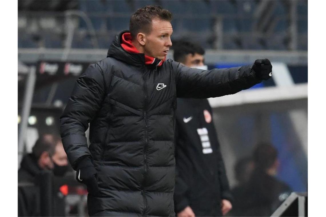 Leipzigs Trainer Julian Nagelsmann trifft mit seinem Team in der Champions League auf Paris Saint-Germain. Foto: Arne Dedert/dpa