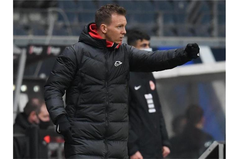 Leipzigs Trainer Julian Nagelsmann trifft mit seinem Team in der Champions League auf Paris Saint-Germain. Foto: Arne Dedert/dpa