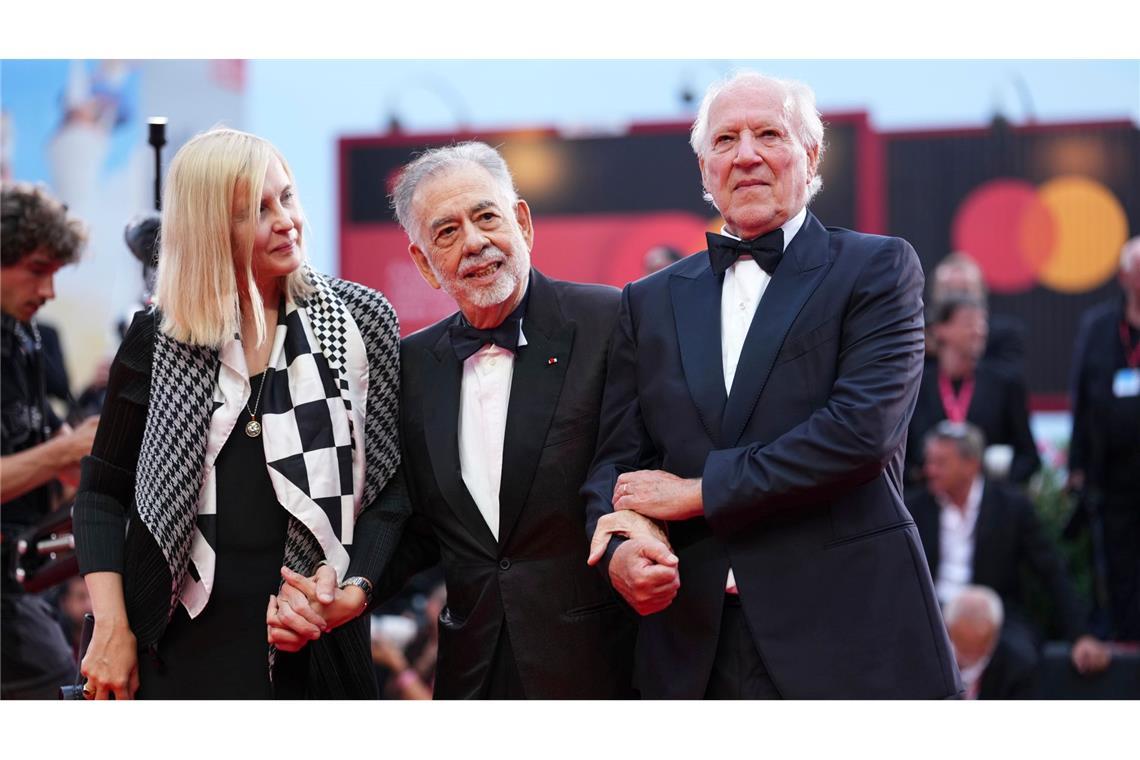 Filmfestspiele in Venedig eröffnet - Ehrenpreis für Herzog Lena Herzog (l-r), Francis Ford Coppola und Werner Herzog auf dem roten Teppich.