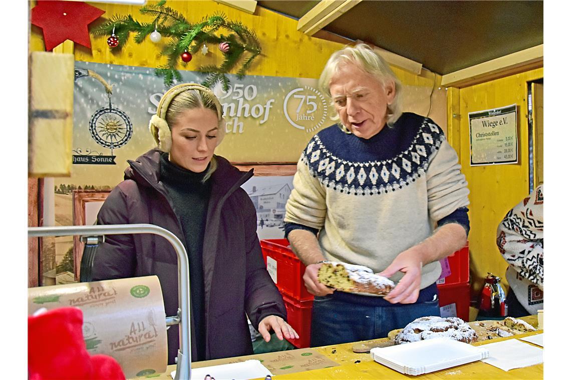 Lena-Maria und Uli Ferber verkaufen reichlich Stollen.