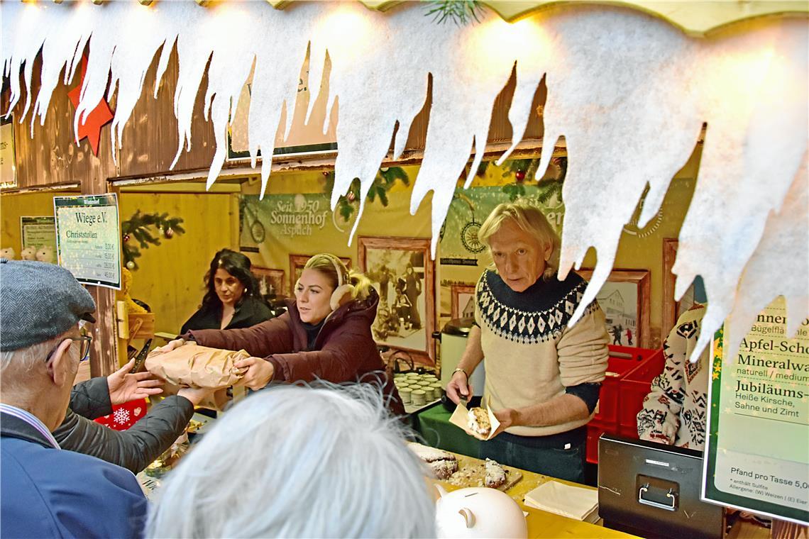 Lena-Maria und Uli Ferber verkaufen über 300 kg Weihnachtsstollen für den guten ...
