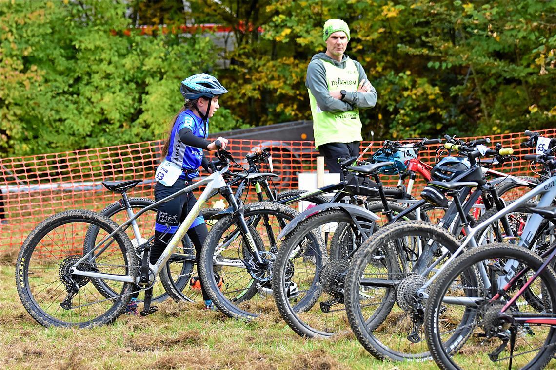 Lena Ulmer (64, TC Backnang) in der Wechselzone. Kinder Crossduathlon Backnang 2...