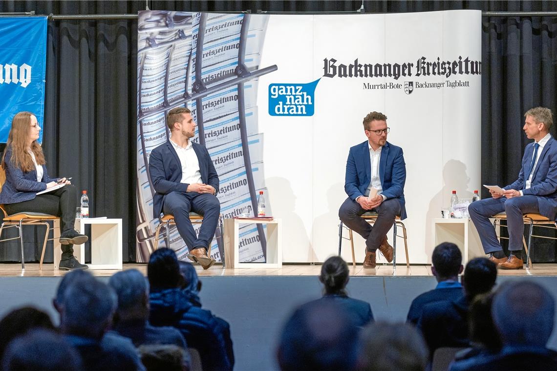 Unterschiedliche Visionen, aber auch Einigkeit auf dem BKZ-Wahlpodium Lena Weller (von links nach rechts), Daniel Bogner und Daniel Gutmann stellten sich den Fragen von Redaktionsleiter Kornelius Fritz. Foto: A. Becher