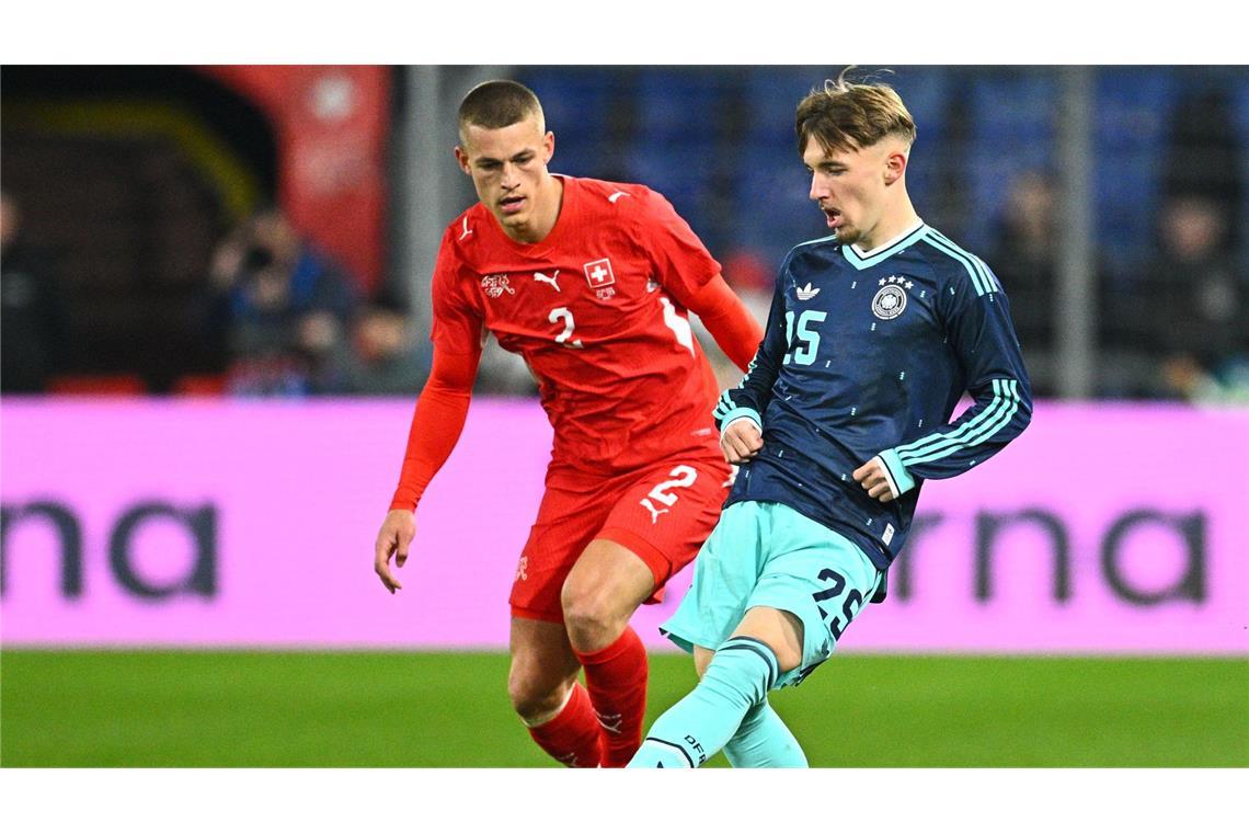 Lennart Karl (Note 3): Der 18-Jährige kam ab der 63. Minute als Einwechselspieler für Leroy Sané zu seinem Debüt. Gefiel mit seinen mutigen Dribblings. Lennart Karl verstand sich auf Anhieb mit Florian Wirtz.