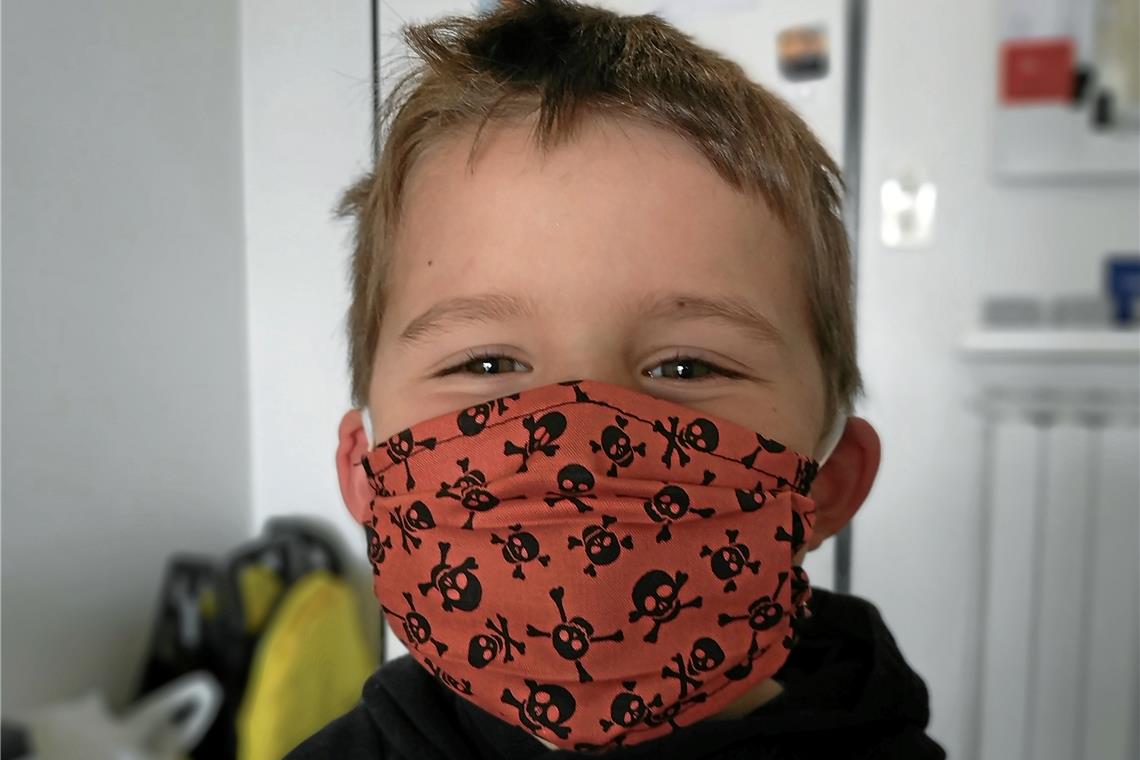 Lenny, der sechsjährige Neffe von Fabienne Dusser, muss seit Kurzem auch in der Schule eine Maske tragen.