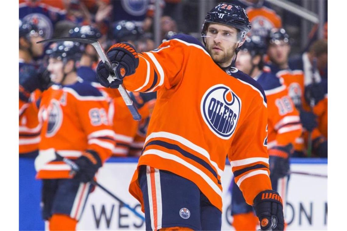 NHL: Doppelpack von Draisaitl - Crosby glänzt bei Comeback Leon Draisaitl führte die Edmonton Oilers zum Sieg. Foto: Amber Bracken/The Canadian Press/AP/dpa