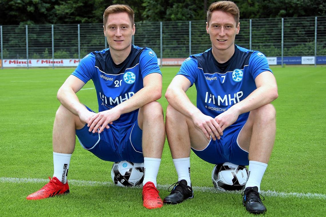 TSG Backnang bei Stuttgarter Kickers: Maier-Zwillinge treffen auf Ex-Verein Leon (links) und Loris Maier blicken mit Freude auf das morgige Duell gegen ihren Ex-Klub TSG Backnang. Foto: Baumann