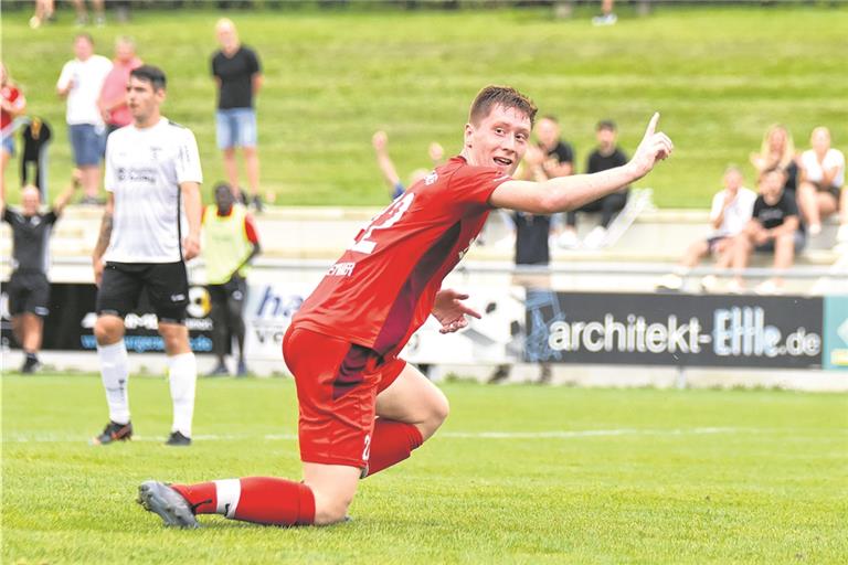 Leon Maier und die TSG-Fußballer bejubeln einen souveränen 4:1-Heimsieg gegen den SKV Rutesheim. Foto: T. Sellmaier